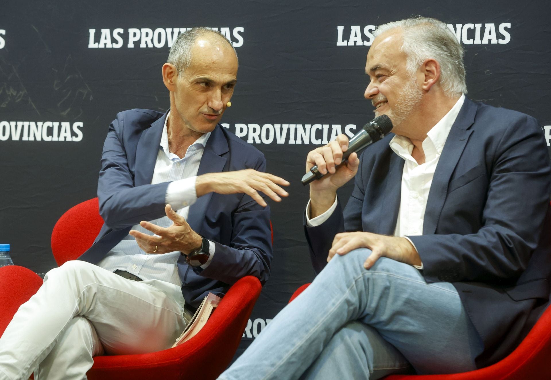 FOTOS | Esteban González Pons presenta su novela en Aula LAS PROVINCIAS