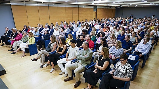 Rostros conocidos en la presentación del libro de González Pons en Valencia