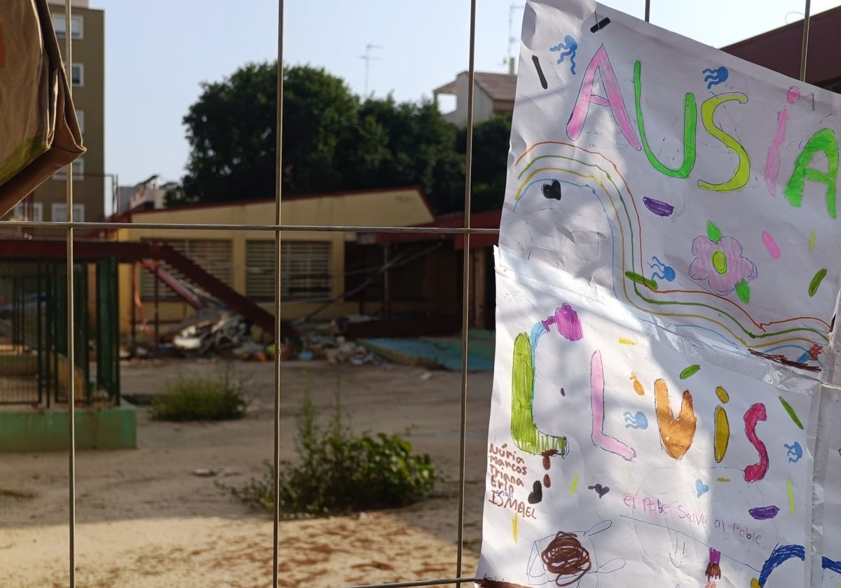 El último adiós de los alumnos de Massanassa a su colegio: «Lo que hemos vivido aquí es irrepetible»