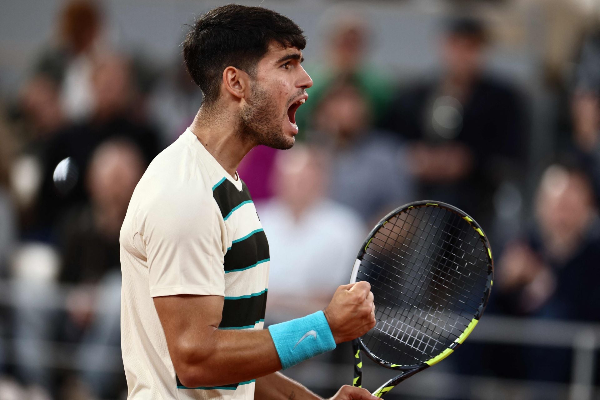 Alcaraz celebra un punto en la semifinal de Roland garros