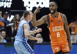 Jean Montero, celebrando una canasta.