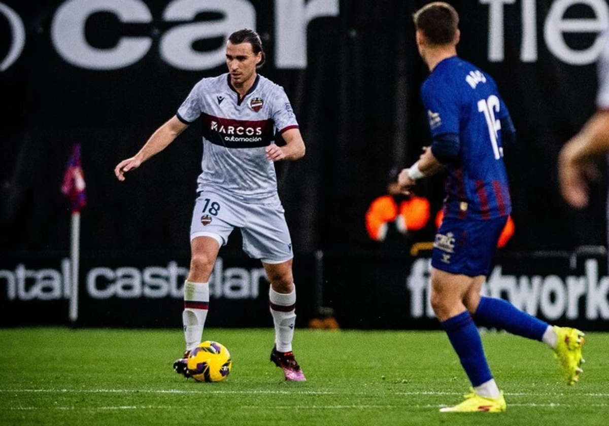 Ignasi Miquel, en un partido con el Levante UD.