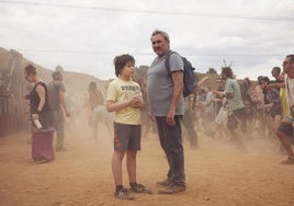 Los protagonistas llegan a una rave perdida en las montañas del sur de Marruecos.