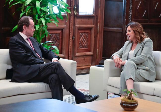 María José Catalá con el presidente de la Fundación Iberdrola, Jaime Alfonsín.