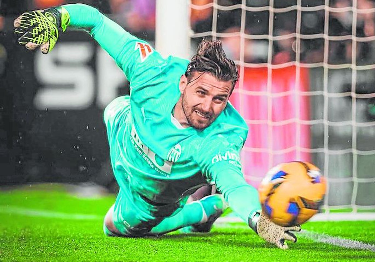 Dimitrievski, en un partido con el Valencia.