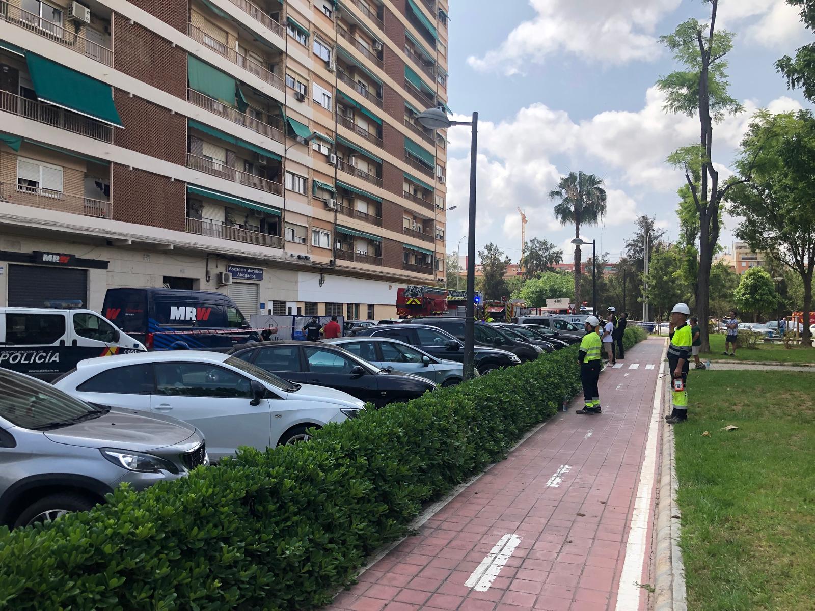 FOTOS | Un incendio en Campanar obliga a desalojar un edificio de 14 plantas