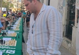 Un instante de la partida simultánea.