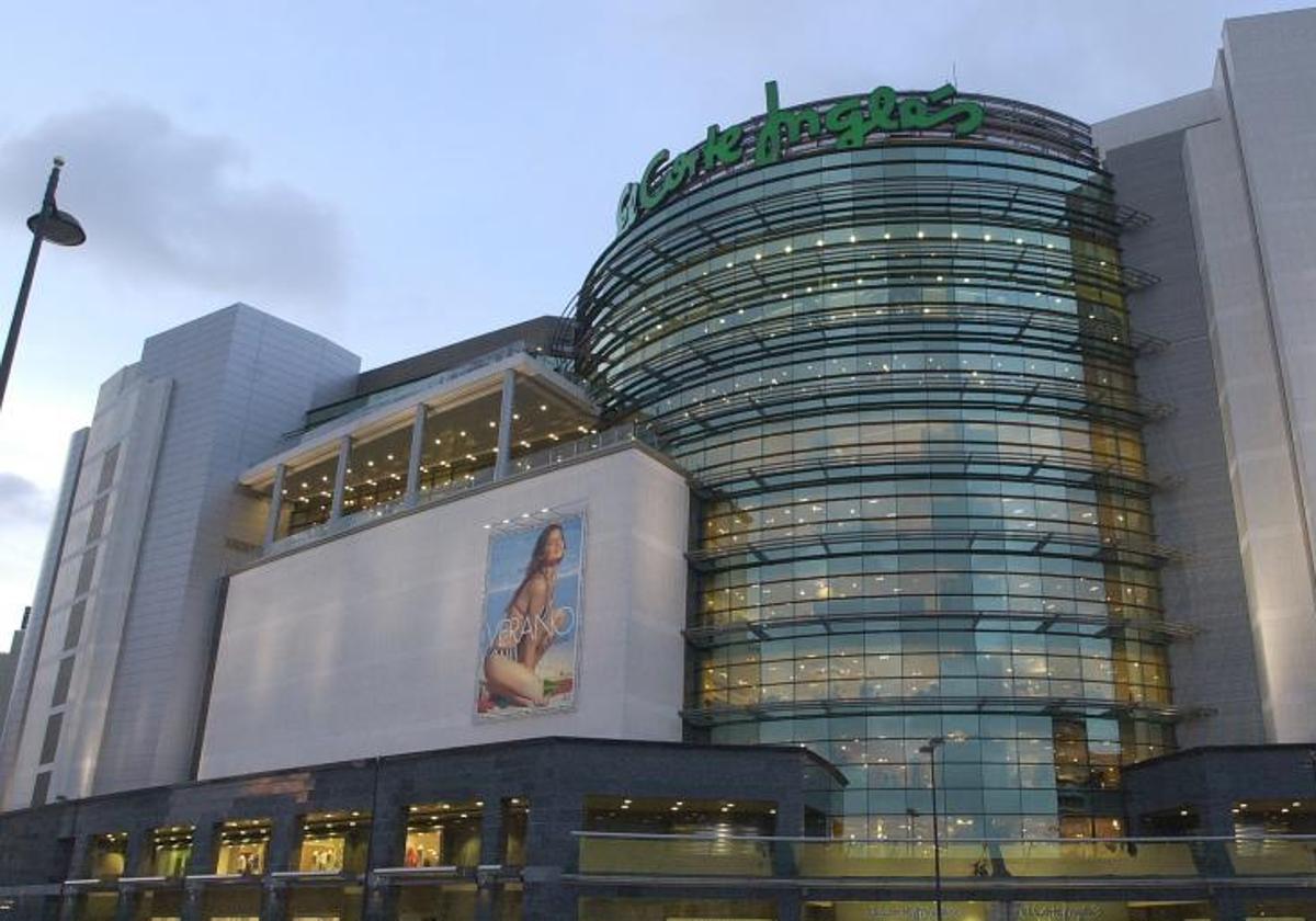 Edificio de El Corte Inglés en Valencia, en la avenida de Francia.