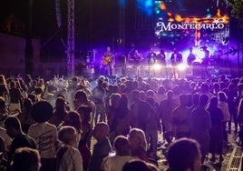 La Orquesta Montecarlo, durante una de sus actuaciones, en una imagen de archivo.