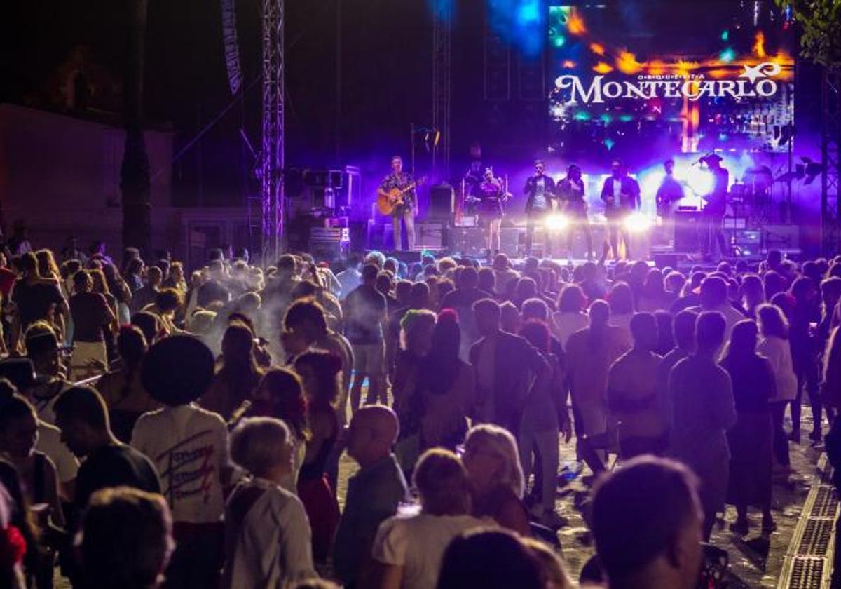 La Orquesta Montecarlo, durante una de sus actuaciones, en una imagen de archivo.