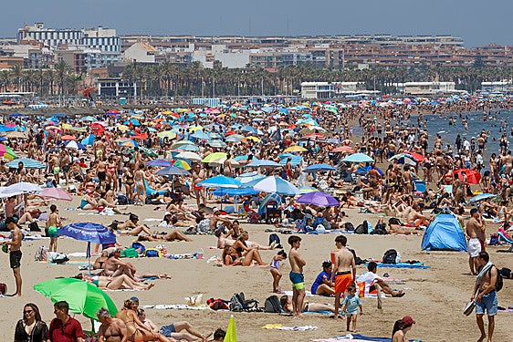 Valencia vive su primera noche tropical
