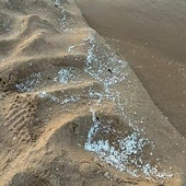 Material hallado en la playa de Daimús.
