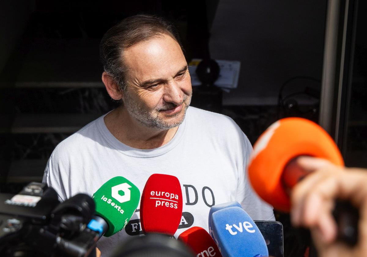 La UCO registra la casa de Ábalos en Valencia en busca de pruebas del pago de comisiones en el 'caso Koldo'
