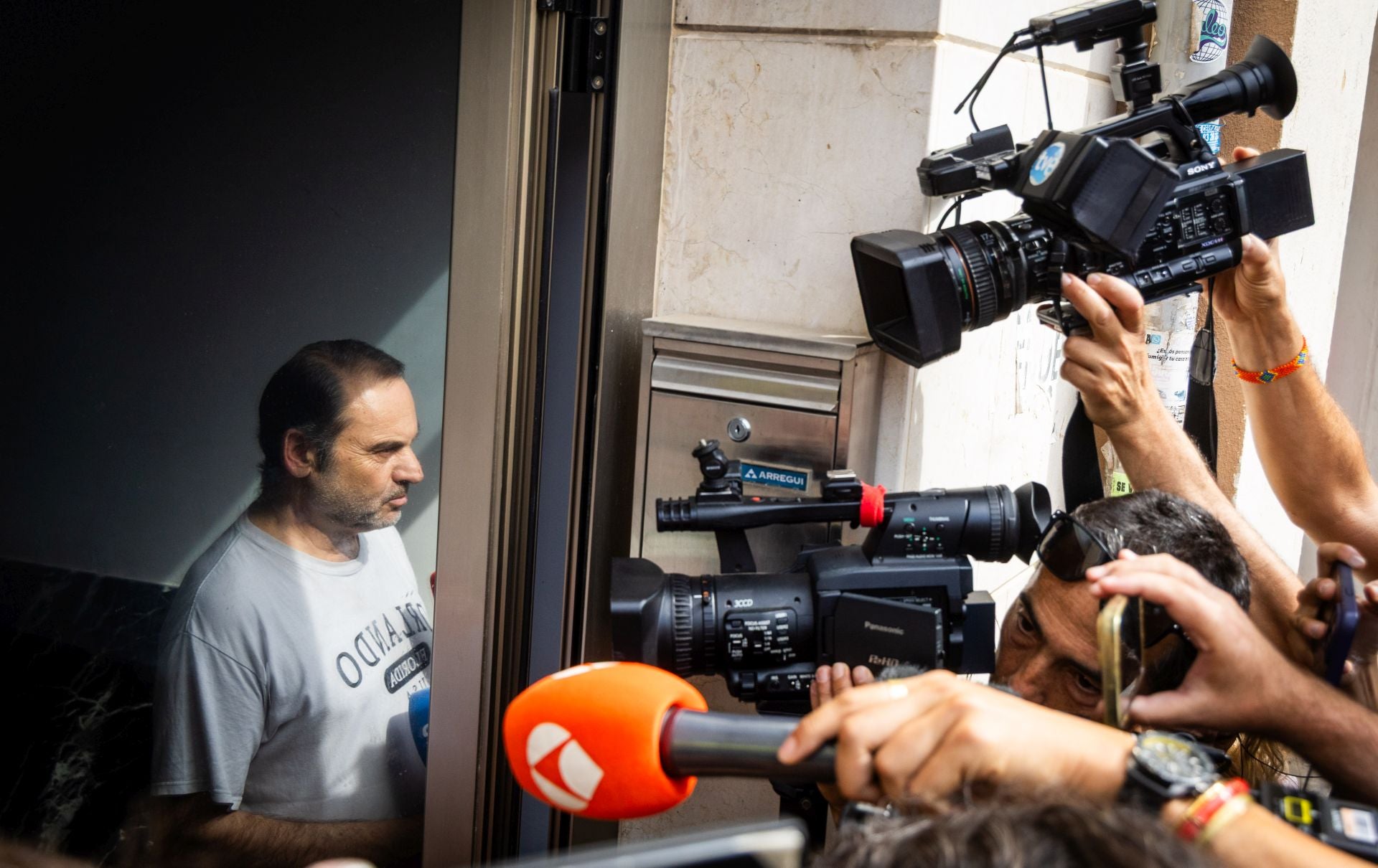 La UCO registra la casa de Ábalos en Valencia en busca de pruebas del pago de comisiones en el &#039;caso Koldo&#039;