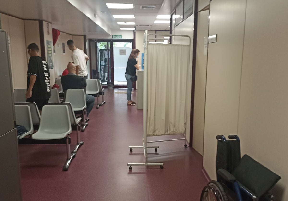 La sala de espera en el PAS de la avenida del Cid de Valencia.