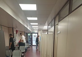 La sala de espera en el PAS de la avenida del Cid de Valencia.
