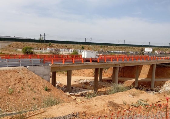 Puentes reconstruidos sobre el Poyo este martes.