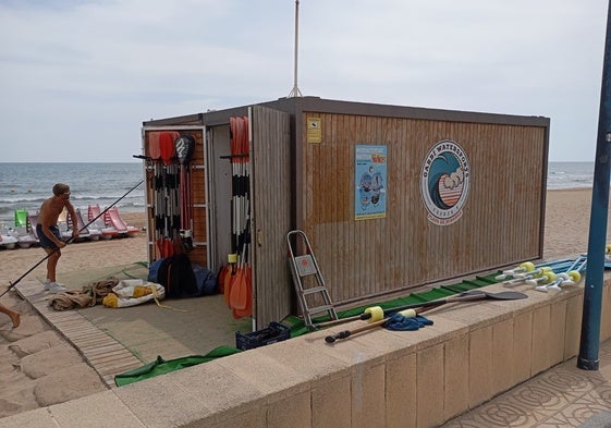 Instalaciones de la empresa en la playa.