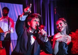 Disfruta de una noche de diversión, música y buena gastronomía en el Dinner Show Cabaret Ringo