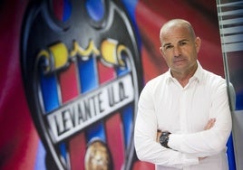 Paco López, durante su etapa en el Levante UD.