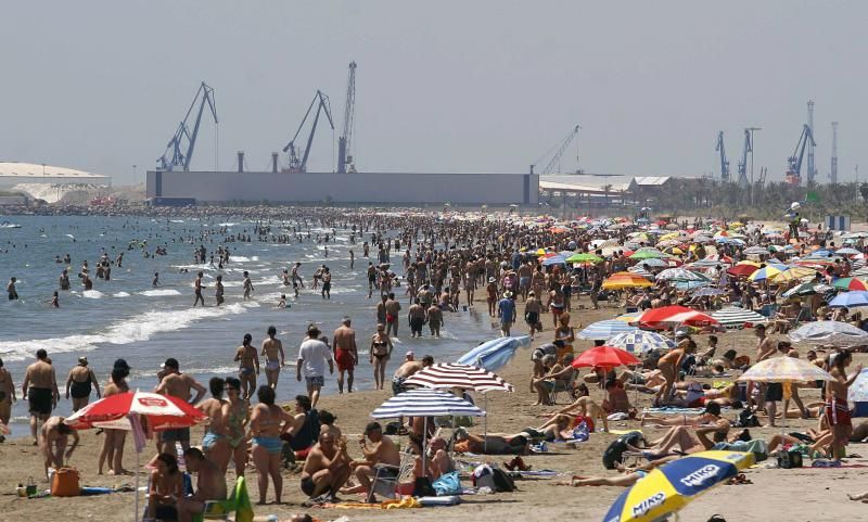 La Policía Nacional intensificará su presencia en playas y zonas comerciales o de ocio de Castelló en verano