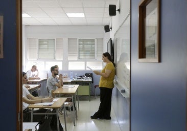 Aspirantes durante la primera prueba de las oposiciones de 2023.
