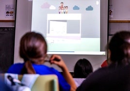 Taller impartido por Cruz Roja en un colegio de Valencia.