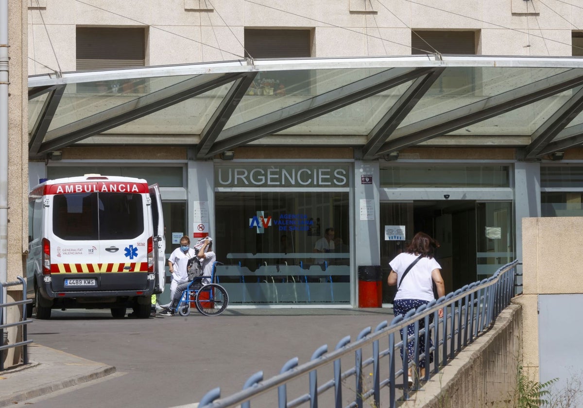 Entrada de Urgencias del hospital Doctor Peset.
