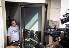 El ministro, tras el registro de su vivienda en Valencia.