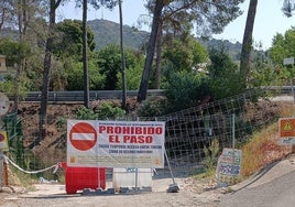 Acceso cerrado a la Cueva Turche en Buñol.