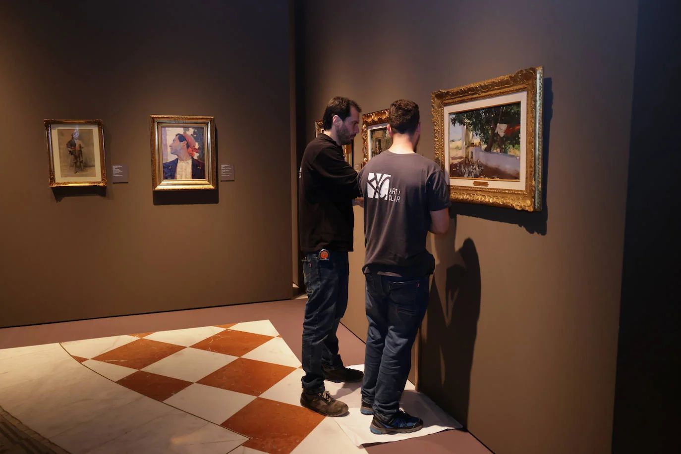 Piezas de Sorolla se exhibieron en el edificio de Correos en febrero de 2023.