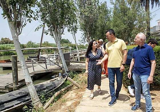 La alcaldesa de Catarroja, Lorena Silvent, con el presidente de la Diputación, Vicente Mompó.