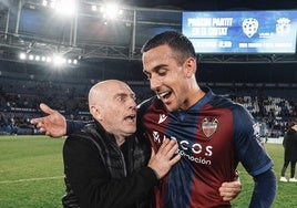 Algobia, con el entrenador Julián Calero.
