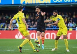 Raúl Albiol, junto a Edinson Cavani en La Cerámica.