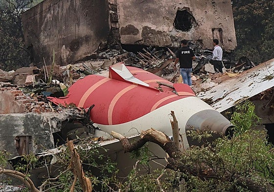 Restos del avión estrellado.