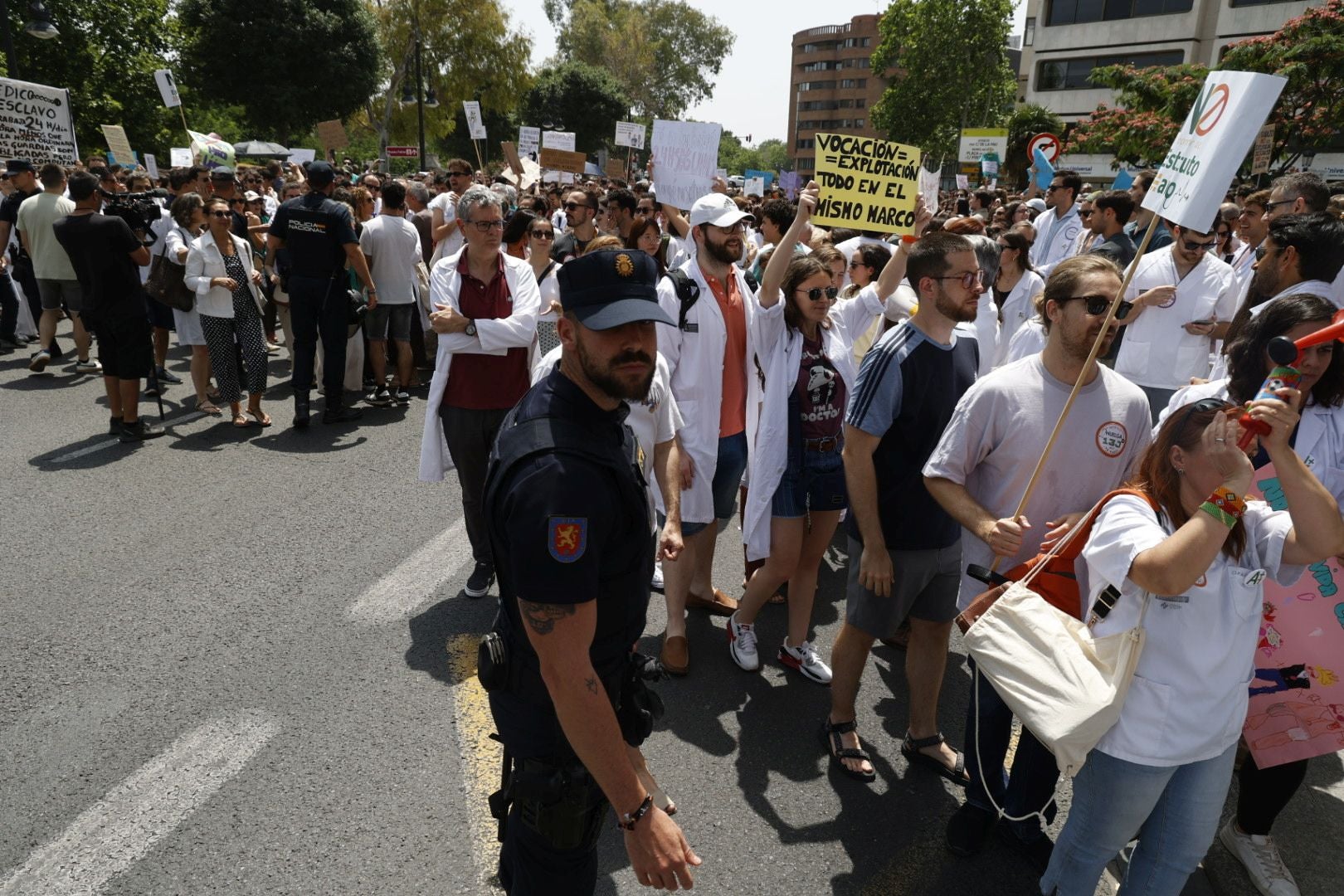 FOTOS | Protesta de los médicos en Valencia