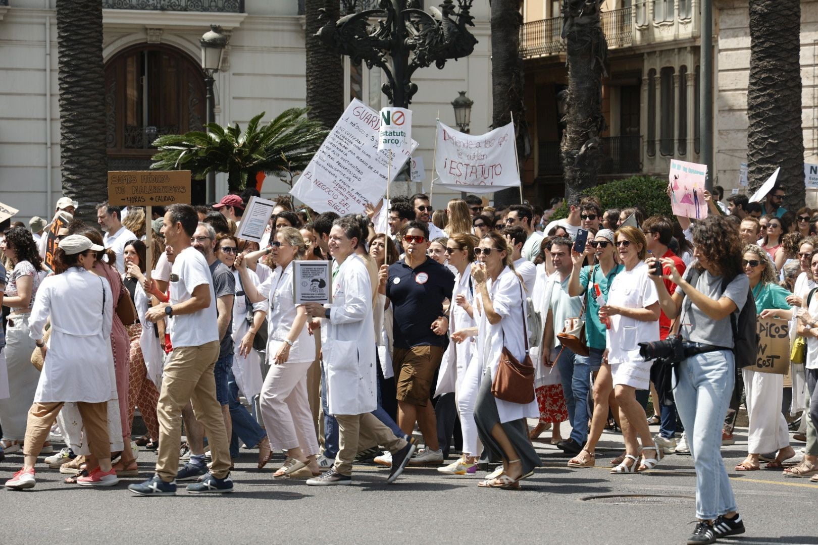 FOTOS | Protesta de los médicos en Valencia