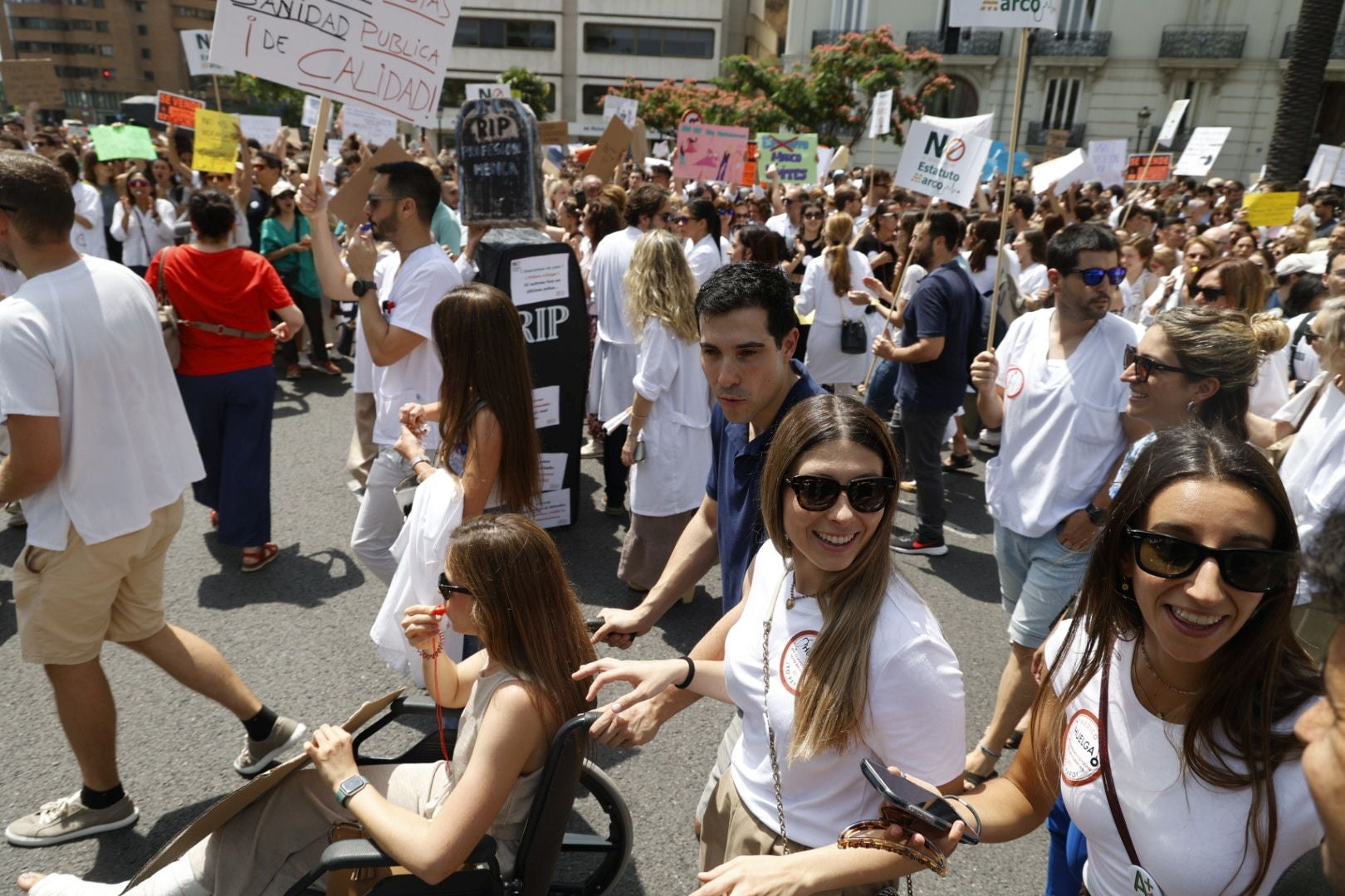 FOTOS | Protesta de los médicos en Valencia