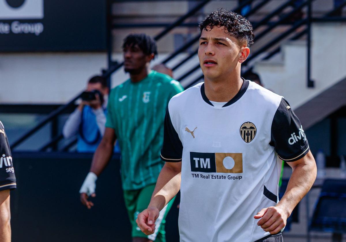 Warren Madrigal, con el Valencia Mestalla.