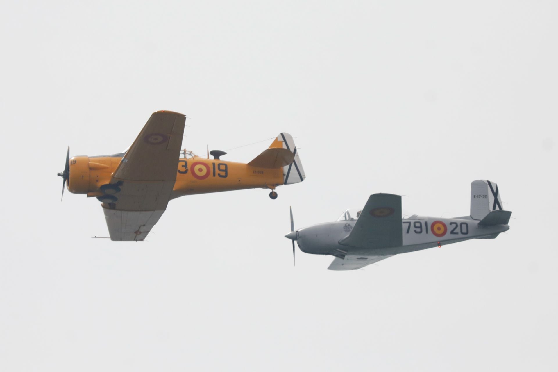 El Rey asiste al último vuelo de la mítica Patrulla Águila tras 40 años de acrobacias