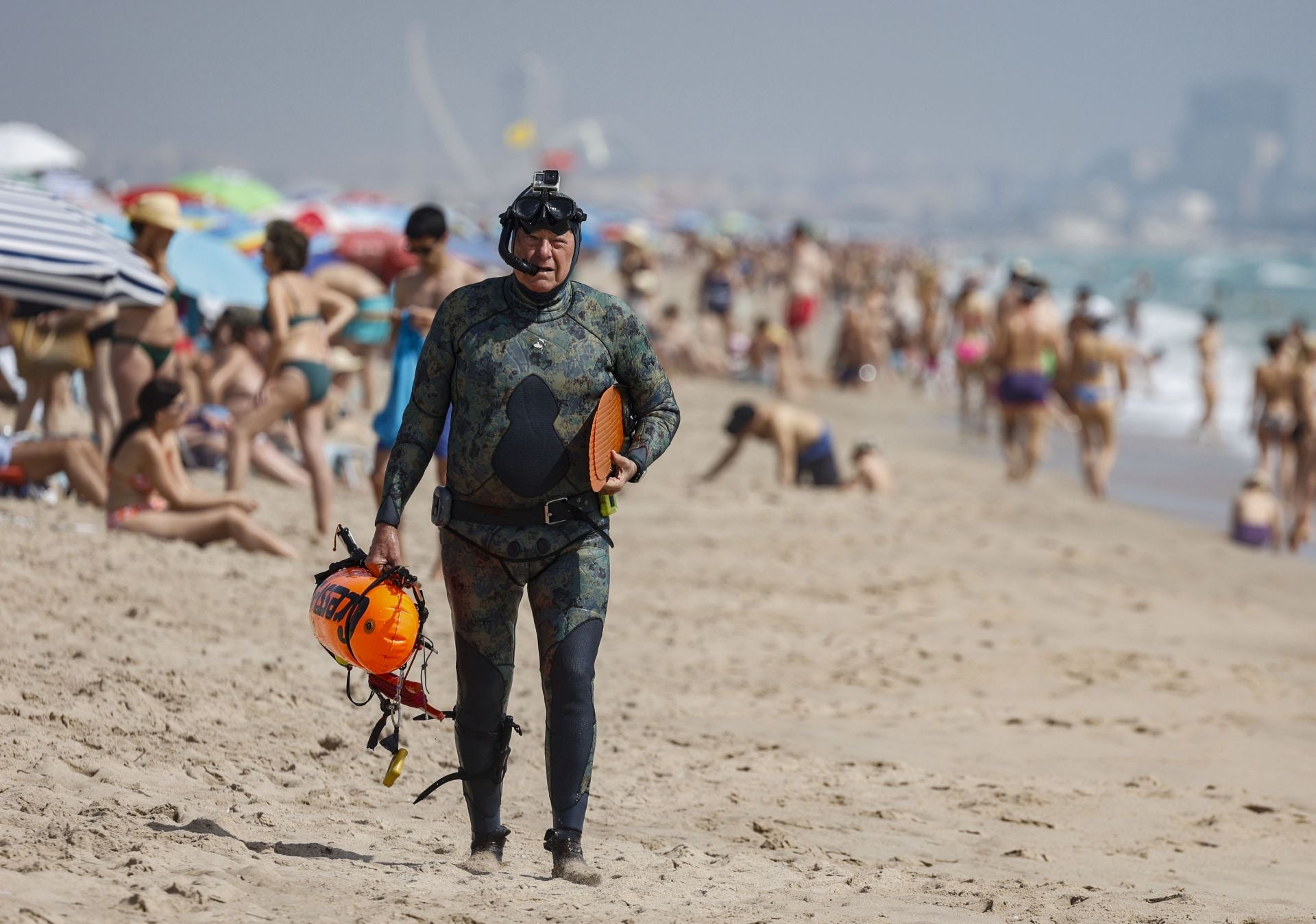 Fotos del estado de la playa de El Saler tras las labores de limpieza de residuos de la dana