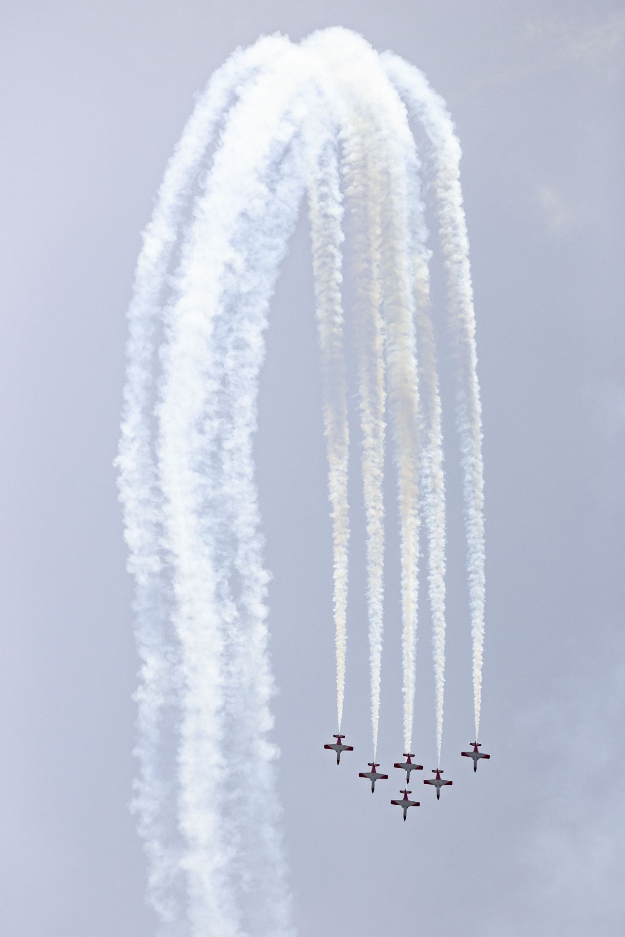 El Rey asiste al último vuelo de la mítica Patrulla Águila tras 40 años de acrobacias