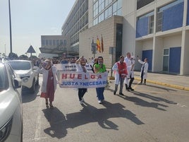 Protesta del personal laboral del departamento de salud de la Ribera.