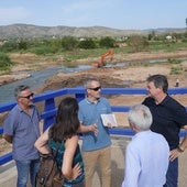 Visita de técnicos de la Confederación al río Turia a su paso por Pedralba.