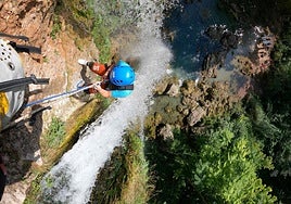 Actividad de barranquismo en Anna.