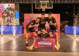 El equipo de 3x3 de Valencia Basket celebrando la victoria.