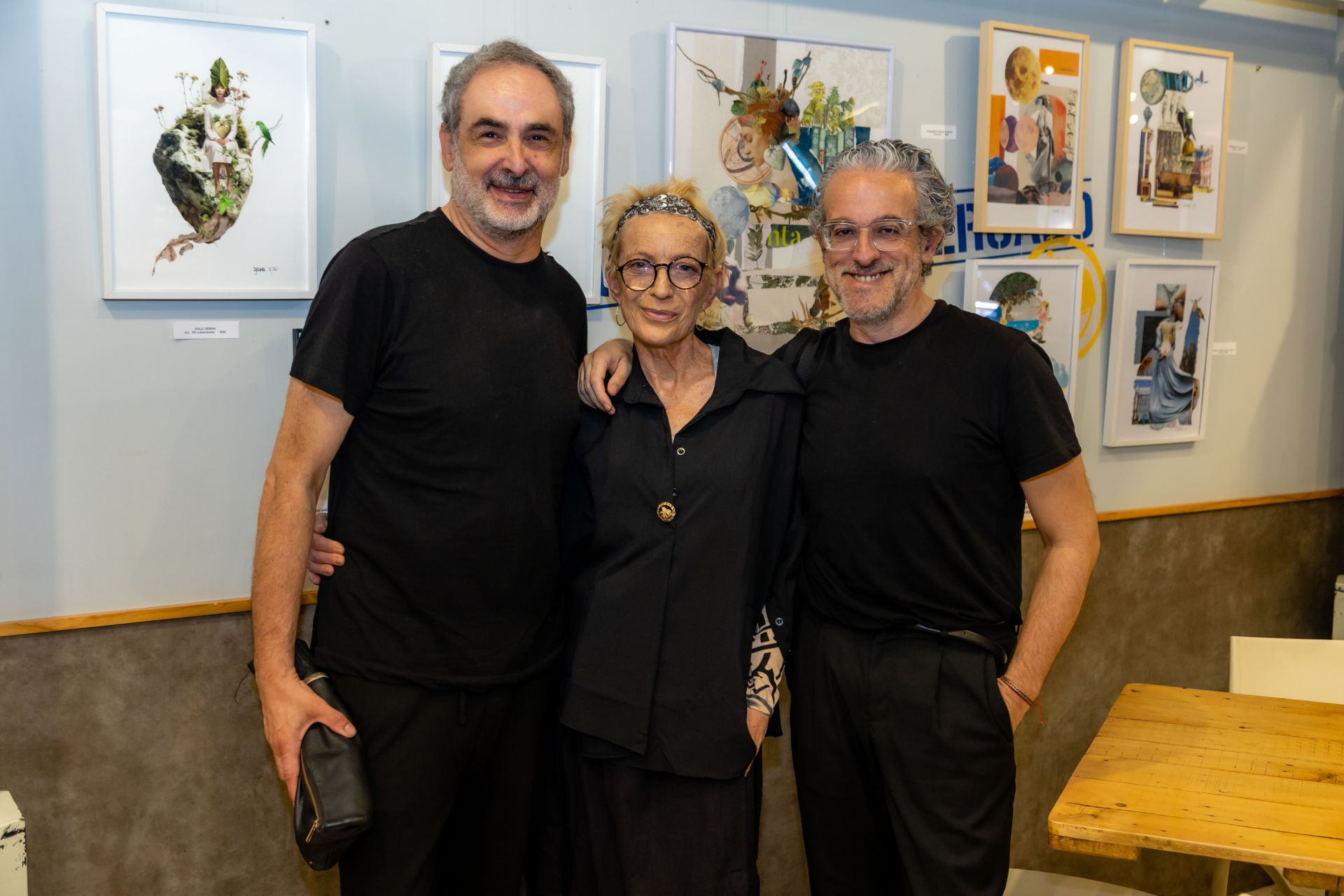 Juan A. del Río y Theo Garrido, de AO Concept, con Desampa Lillo.