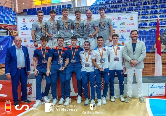 El equipo de Katas Senior Masculino tras el campeonato de España.