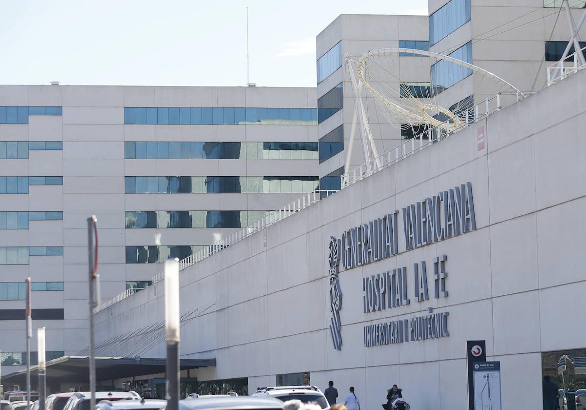 El herido ha sido trasladado al Hospital La Fe.