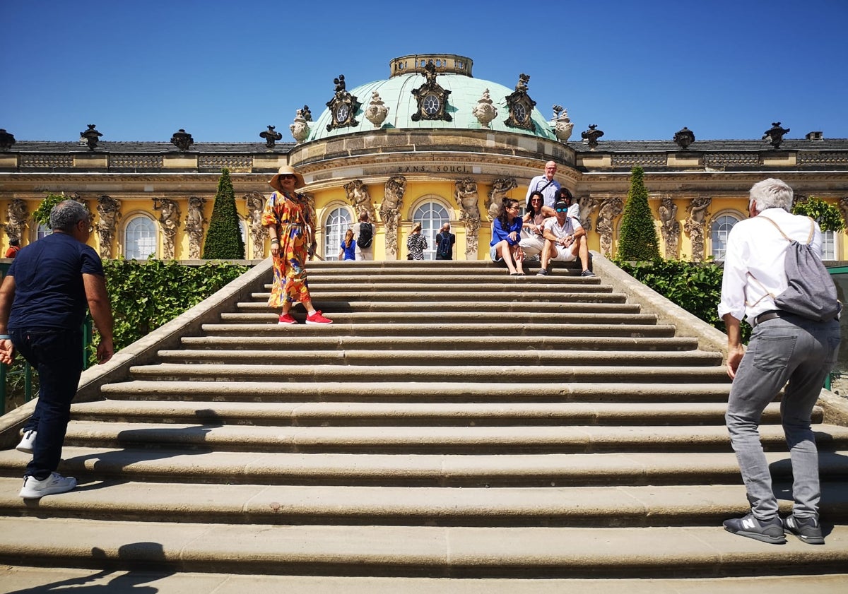 Imagen principal - Detalles de algunos de los castillos y palacios de Potsdam.